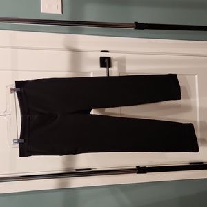 Ann Taylor high rise Eva ankle pant in black. Size 10.